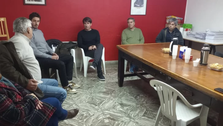 El diputado Civale dialogó con autoridades de la UCR y productores de Fernández