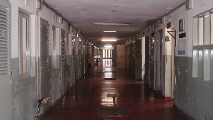 Detienen al jefe de Sanidad de la cárcel de Batán por abusar sexualmente de presos