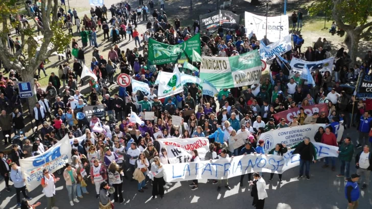 Más de dos cuadras de sindicatos y trabajadores se manifestaron contra el gobierno nacional