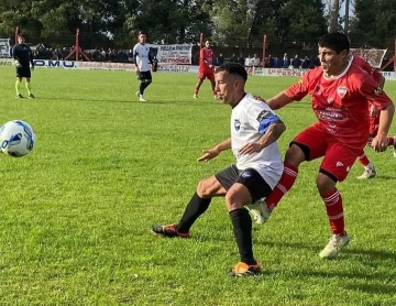 Mataderos se quedó con el clásico y lidera la zona del Prefederal