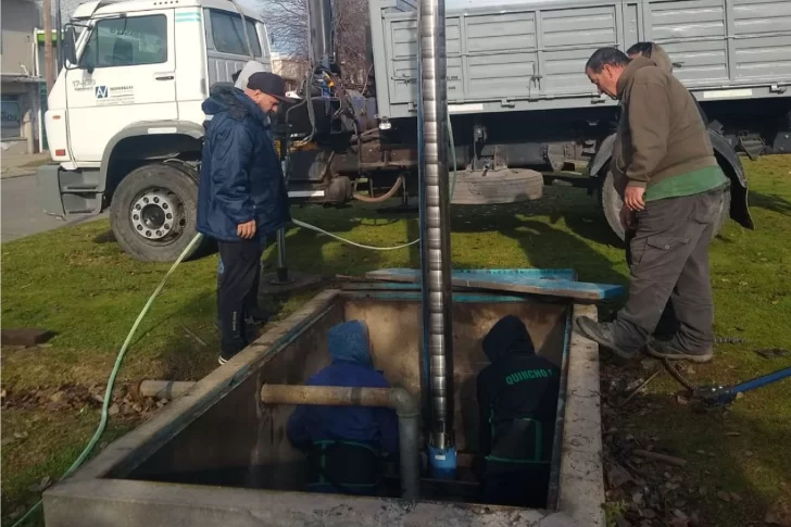 Colocaron una nueva bomba de agua en el pozo de Avenida 58 y 47