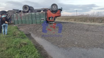 Camionero necochense volcó en ruta 227