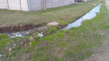 Vecinos denuncian la presencia de aguas servidas en 73 y 94