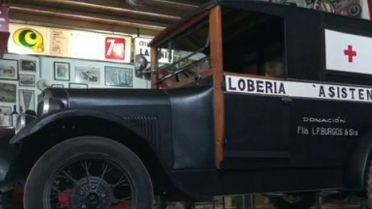 Presentan la primera ambulancia que tuvo el hospital de Lobería