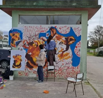Mural colectivo en homenaje a los perros sin hogar