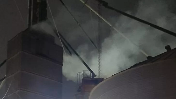 Incendio en una planta de acopio en Quequén