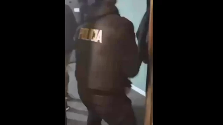 Video: así caían los vendedores de cocaína en un allanamiento de la Villa Balnearia