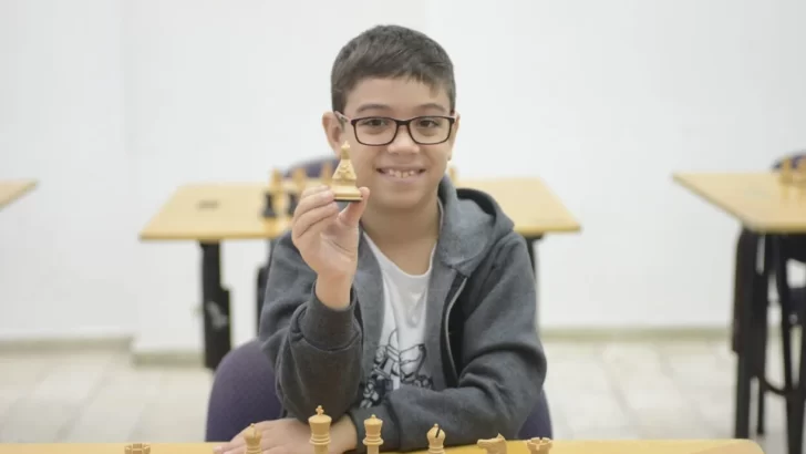 Faustino Oro se convirtió en el maestro internacional más joven de ajedrez