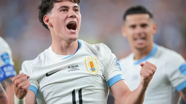 Uruguay goleó a Bolivia y quedó a un paso de los cuartos de final