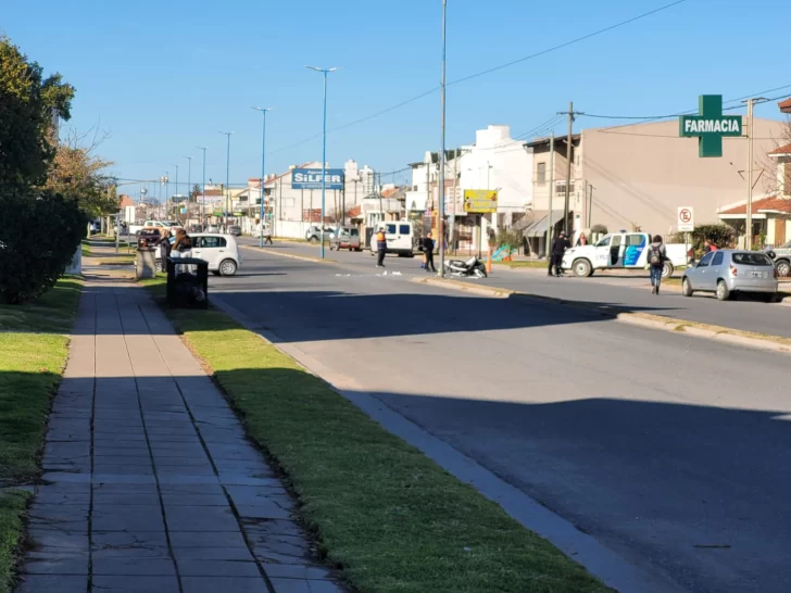 Choque entre moto y auto en avenida 75