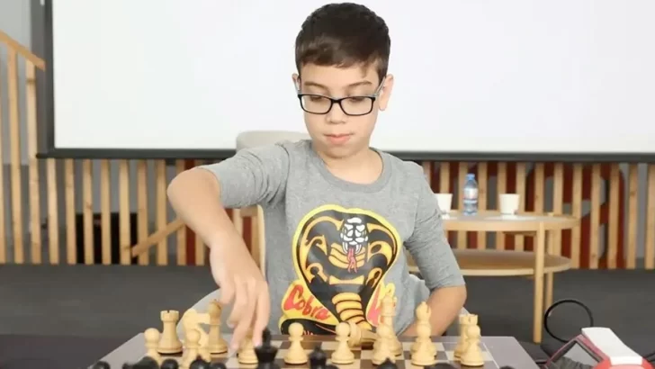 Faustino Oro, el niño prodigio argentino, logró un nuevo hito en el ajedrez