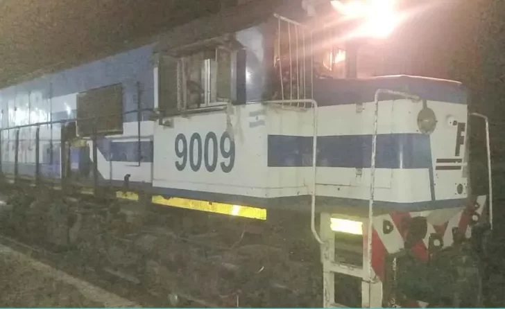 Un hombre alcoholizado se durmió en las vías y lo embistió un tren