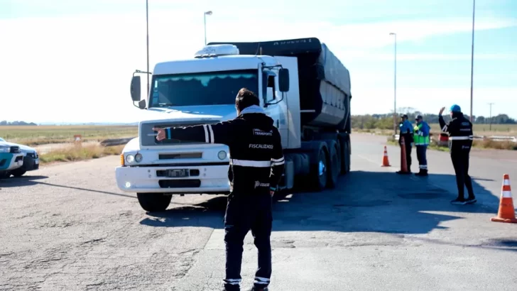 El Ministerio de Transporte sacó de las rutas 164 toneladas de cargas ilegales