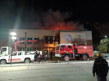 Consternación total: se incendia el teatro de San Cayetano