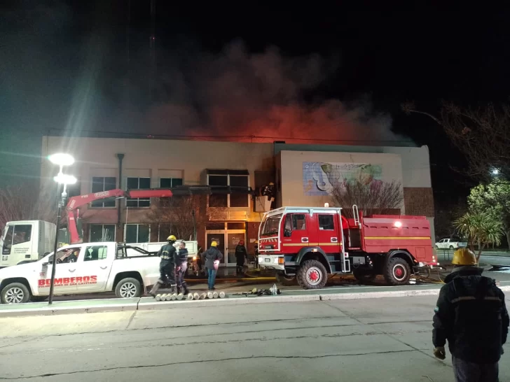 Consternación total: se incendia el teatro de San Cayetano