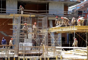 Tres de cada 10 empleados trabajan en la producción, pero la gran mayoría en servicios