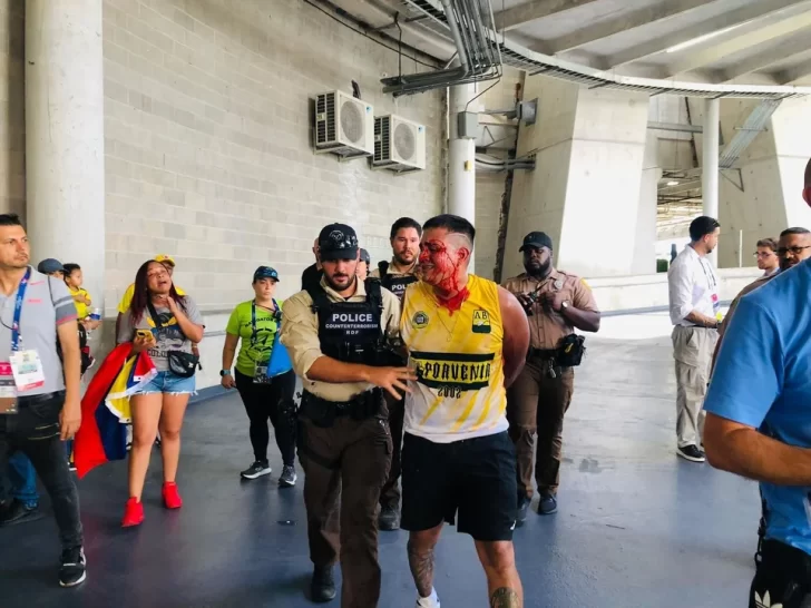 Se demora el inicio de la final: un escándalo el ingreso al estadio