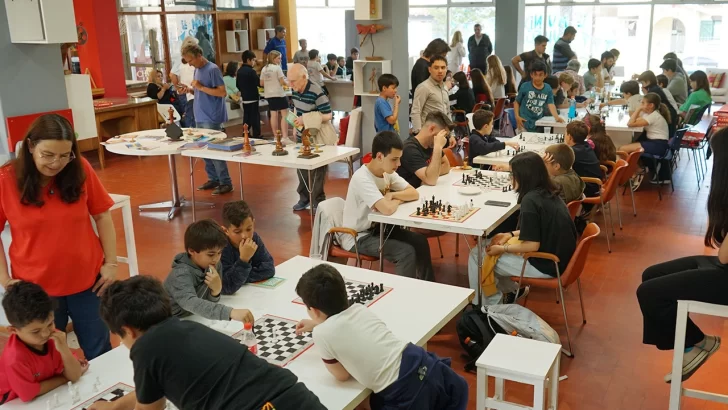 La Escuela de ajedrez “Raúl José Jáuregui” funciona a pleno en el Centro Cultural