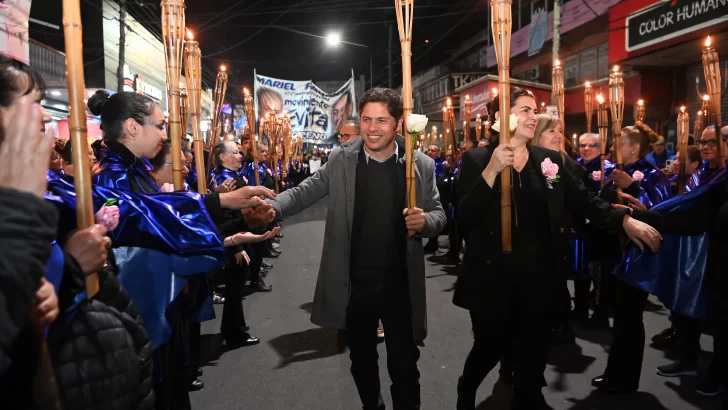 Kicillof participó de la Marcha de Antorchas en homenaje a Eva Perón