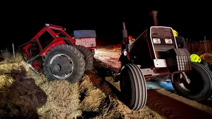 Un tractor quedó partido en dos tras fuerte choque con un camión