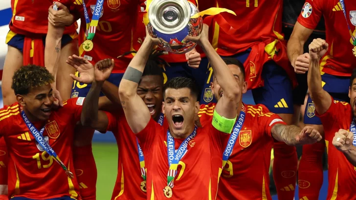 España campeón de la Eurocopa con un gol en la agonía del partido