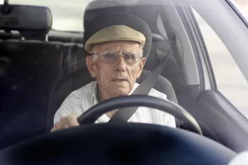 Proponen que los mayores de 70 años paguen menos para renovar la licencia de conducir
