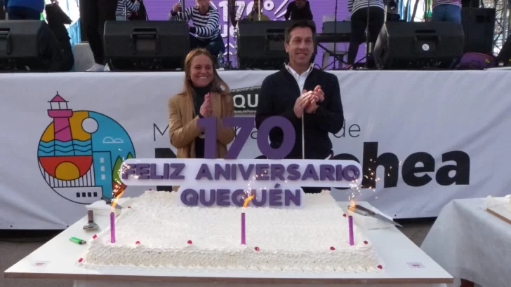 Torta, velitas y todas las fotos de lo que fue el inicio de los festejos del cumple de Quequén