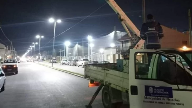 Avanzan los trabajos de recambio de luminarias en un sector clave de la ciudad