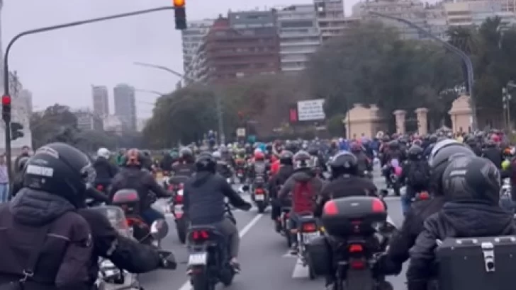 Más de cuatro mil superhéroes llegaron en moto a repartir juguetes en el Garrahan