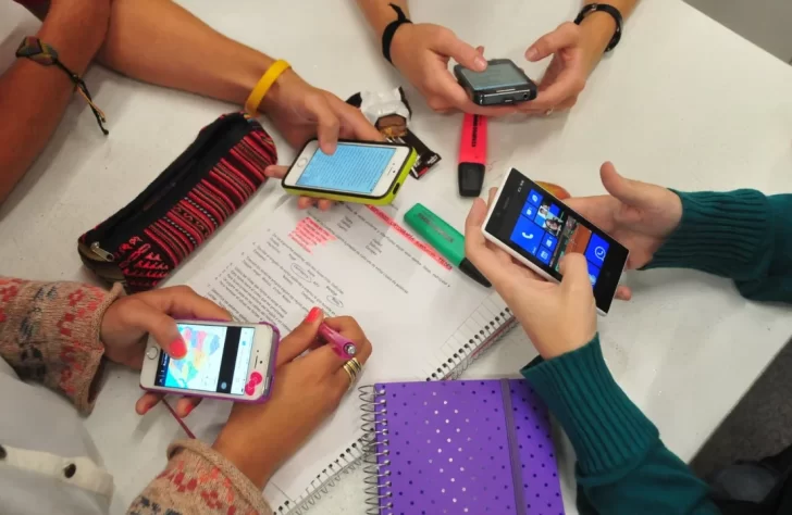 Por qué los celulares y las notebooks cuestan en la Argentina casi el doble que en Brasil, Chile o Colombia