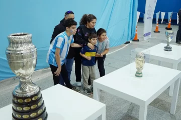 Unas 15 mil personas disfrutaron de las copas de la Selección en Necochea