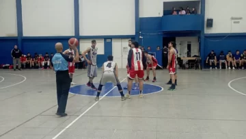 Básquet: ganaron Huracán y Rivadavia, que esta noche se presenta por el torneo AMB