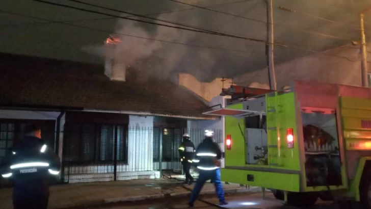 Susto en una vivienda de Necochea por incendio en la chimenea