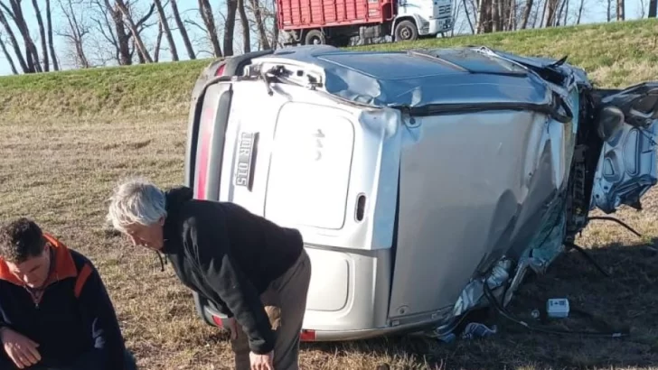 Despiste y vuelco en ruta 226