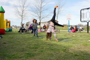 Celebraron la primavera con un pic nic y música