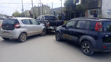 Se chocó dos vehículos estacionados en la avenida 91