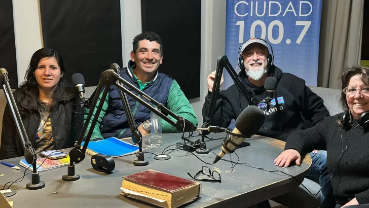 Desde la radio, con un mensaje de esperanza y acción