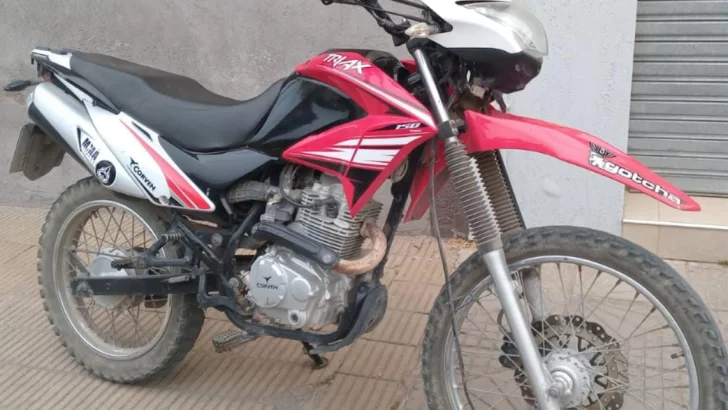 Robaban una moto, pero cuando vieron a la policía la dejaron tirada y se dieron a la fuga