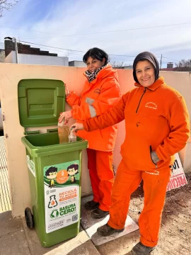 Habilitan recipientes para que los vecinos tiren el aceite de cocina