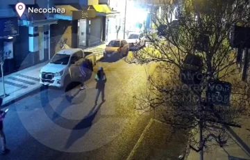 Pateaban autos en el centro y fueron aprehendidos