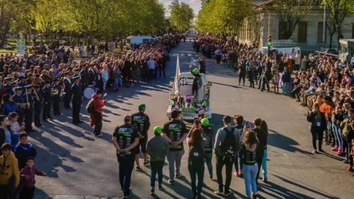 Convocan a instituciones a ser parte del desfile del 143º Aniversario de Necochea