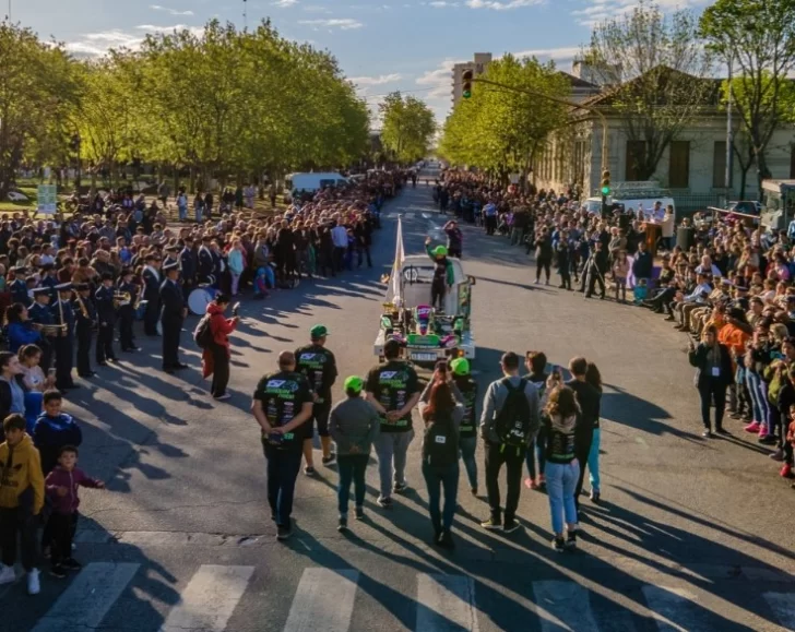 Jornada final con desfile y corte de torta