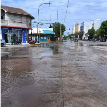 Se inundó la Diagonal por la rotura de un caño maestro