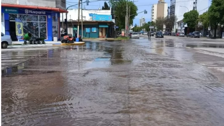 Se inundó la Diagonal por la rotura de un caño maestro