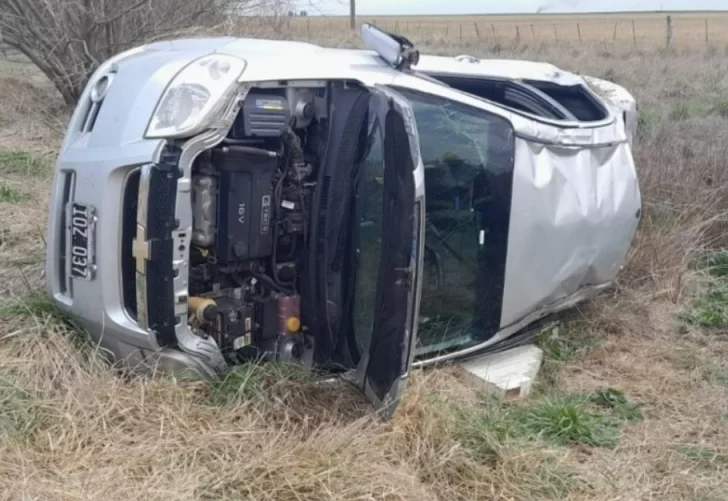 Cinco heridos en un vuelco en ruta 86