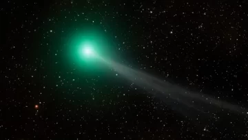 El Cometa del Siglo ya empieza a iluminar el cielo argentino: la mejor hora para observarlo