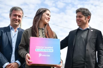 Kicillof entregó viviendas a familias de Lobería