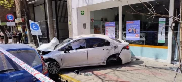 Desastre en Córdoba: perdió el control del auto y atropelló a más de 30 personas