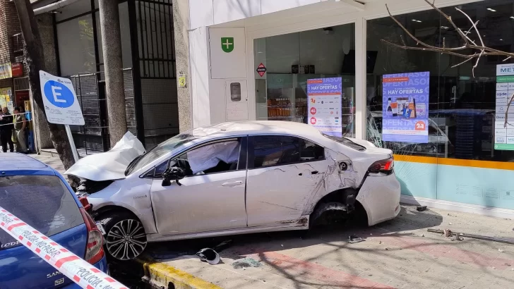 Desastre en Córdoba: perdió el control del auto y atropelló a más de 30 personas