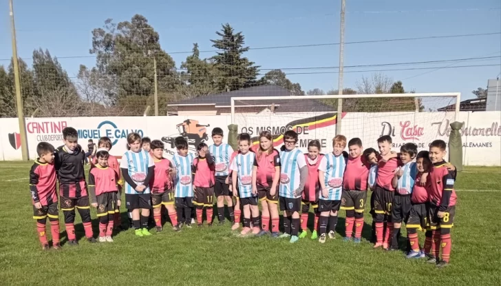 Los chicos brindaron un mensaje de unión antes del clásico La Dulce-Defensores JNF